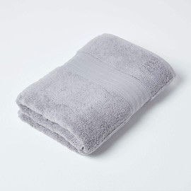Homescapes Light Grey Bath Towel 100% Supima Cotton 550 g/m² High Quality Zero Twist Bath Towel 70 x 130 cm Grey