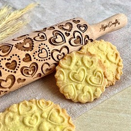 Kinder Nudelholz LIEBE HERZCHEN für Gebäck und Keramik. Gravierte Teigroller für DIY Küche, Teig & Plätzchen. Länge 24 cm. Nudelholz mit Muster von Algis Crafts