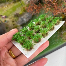 15 Pcs 10mm Miniature Wild Flower Plants - Diorama, Train, Railway Track, Car & Scene Model Decorations (Spring Green)