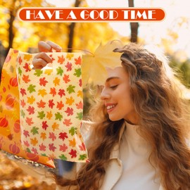 Gersoniel 100 Pcs Plastic Fall Gift Bags Bulk 15.7" x 11.8" Large Autumn Maple Leaves Pumpkin Candy Goodie Treat Bags with Handle for Fall Autumn Harvest Thanksgiving Party Favor Supplies Decoration