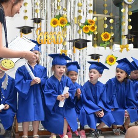 Cap Diploma Sunflower Graduation Party Decoration Congrats Grad Banner Hanging Sunflowers Garland Diploma Streamer Bunting Backdrop Photo booth for High School Kindergarten College University