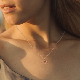 murtoo Necklace for Women Gift, Ginkgo Pendant Necklace Suitable for Daily Life, at Work, or Party, Dainty Women Necklace w/Ginkgo Leaf for Valentine’s Day/Holiday/Festival