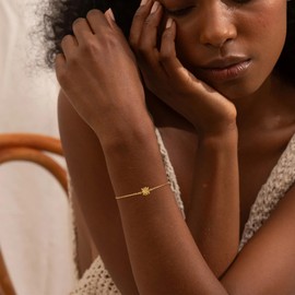 LOYATA Gold Bracelets for Women-Charm Birth Flower Chain Bracelet Non Tarnish Dainty 14K Gold Plated Waterproof Flower Link Bracelet Charms Jewelry Birthday Gifts for Women