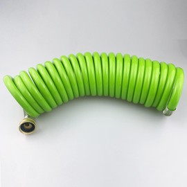 Darnassus - Manguera de jardín, manguera de agua rizada de poliuretano verde de 20 pies con conectores de latón, bobina de manguera de riego, retráctil, resistente a la corrosión