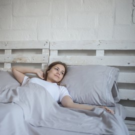 Red Nomad Microfiber Bedding Set (Twin XL, Black) - Non-Slip Deep Pockets - Cute & Comfortable Bed Sheets & Pillow Cases