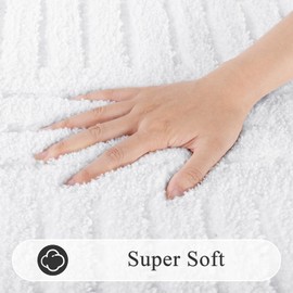 SHACOS Super Soft Bathroom Runner Rugs 24"x60" Non Slip Boho Bath Rugs Microfiber Absorbent Bath Mats for Bathtub Machine Washable Shaggy Carpet for Shower Floor Home Decor, White 2' x 5'