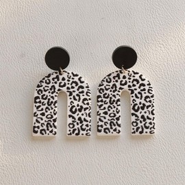 Leopard Dangle Earrings Acrylic Horseshoe Earrings Acrylic Arch Earrings Resin Horseshoe Dangle Earrings for Women Boho Acetic Acid U Shape Dangle Earrings(black)