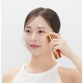 VT COSMETICS Vita-Light Reedle Shot 700 Essence | Skin Tone Up, Daily Face Serum, Centella Asiatica, Hyaluronic Acid, Green Propolis Extract for All Skin Type, 30ml