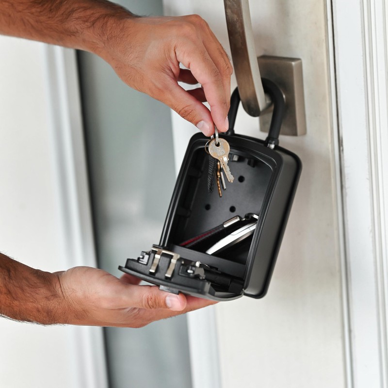 Iron Lock® Key Lock Box Portable with U-Shackle – XXL