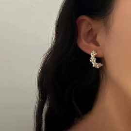 TseenYi Pearl Hoop Earrings Gold Pearl Twist Hoop Earrings Twisted C Shape Pearl Hoop Earrings Vintage Pearl C Earrings Bridal Pearl Earrings Jewelry for Women and Girls