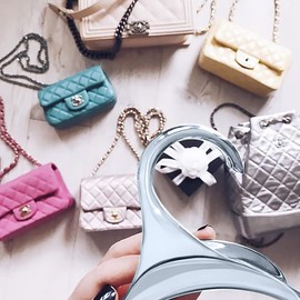 Bag-a-Vie Purse Hanger for Closet - Handbag Organizer Hooks for Hanging Bags & Purses, Protecting Bag Shape & Organizing Space (1 Hanger, Black Plastic)