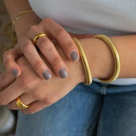 Gold Bangles for Women Chunky Stretch Bangle Bracelets Set 18K Gold Plated Stainless Steel 3 Pieces Stretchy Link Chain Bracelet Flexible Wide Wristband Stack Bangle Bracelet Set Trendy Jewelry Gift,