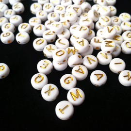 Looconi 1000 Pieces 7×4mm White Round Acrylic with Gold Alphabet Letter Beads for Jewelry Making Bracelets Necklaces Key Chains
