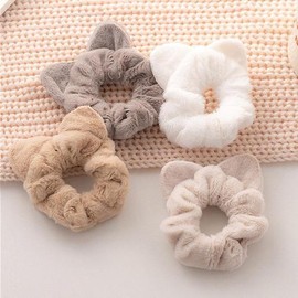 Soft faux fur cat ear scrunchie hair tie / 부드러운 모조털 고양이귀장식 곱창끈 머리끈 헤어끈