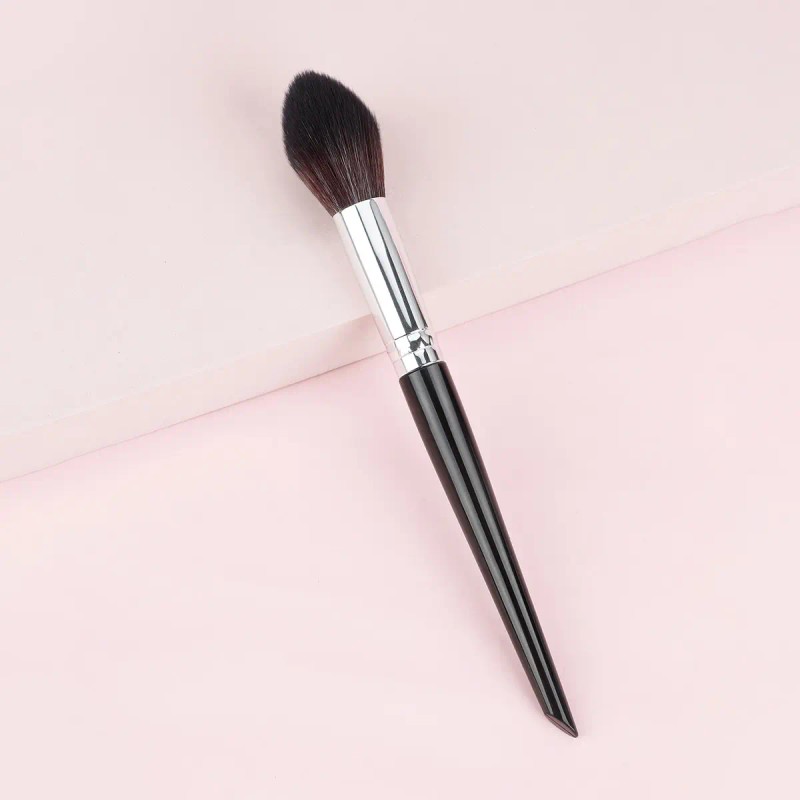 Pincel De Maquillaje Negro Con Punta Inclinada Simple