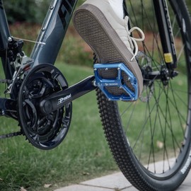GEWAGE Road Bike Mountain Bike Pedals - 3 Bearing Bicycle Pedals - CNC Machined 9/16" Flat Pedals with Removable Anti-Slip Nails (Blue)