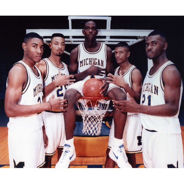 FAB 5 MICHIGAN WOLVERINES BASKETBALL TEAM 8X10 SPORTS ACTION PHOTO (W)