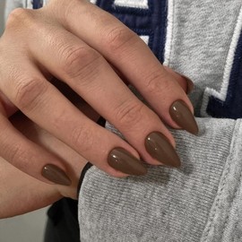 KQueenest Pack of 30 Light Brown Press On Nails Short Almond Acrylic Nails for Gluing, Natural Plain Fake Nails Fingernails for Gluing, Shiny Gel Full Cover Artificial Nails for Women