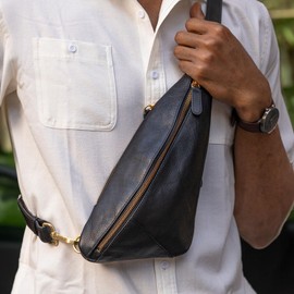 Time Resistance Leder-Umhängetasche – Tasche aus Vollnarbenleder – Brusttasche für Damen und Herren