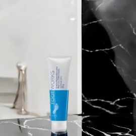 Crema Reparadora para Pies con Callosidades Avon Foot Works                                                                                           
