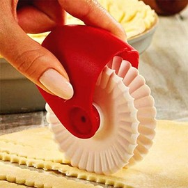 Lovelegis Cut dough for tarts - cut and close wheel - cutter - also suitable for pizza - strip cut size 2 cm - Christmas and birthday gift idea