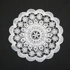 Pack of 8 Lace Round Embroidered Table Runner, Handmade Laced White Lace Small Crochet Table Runner Coasters Crochet Lace Doilies Place Mat for Kitchen, Dining Room, Dream Catcher Decoration 15 cm