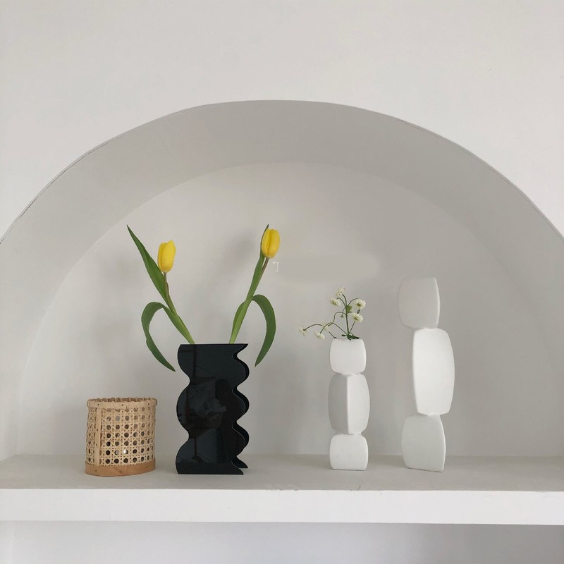 Flower Vase Modern Acrylic Decorative Unique Wavy Shape Vase for