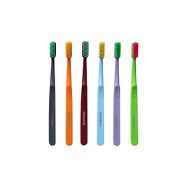 Betadent 1 SPAZZOLINO HARD. Setole dure con punte arrotondate per rimuovere la placca batterica in modo efficace. Un pezzo, colori assortiti