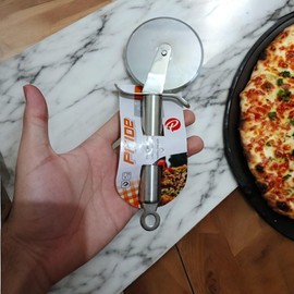 Stainless Steel Pizza Cutter with Ergonomic Handle and Protective Cover - 3-4 Inch Blade Pizza Cutter Wheel - Perfect for Pizza Peel - Durable and Safe Pizza Slicing Tool.