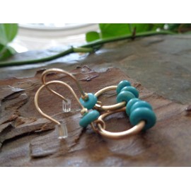 ✿ KLEINER DICKER RING IN GOLD & TÜRKISE HOWLITE STEIN RONDELLE - OHRRINGE ✿ einmalige, handgefertigte Ohrringe mit selbstgebogenen Haken