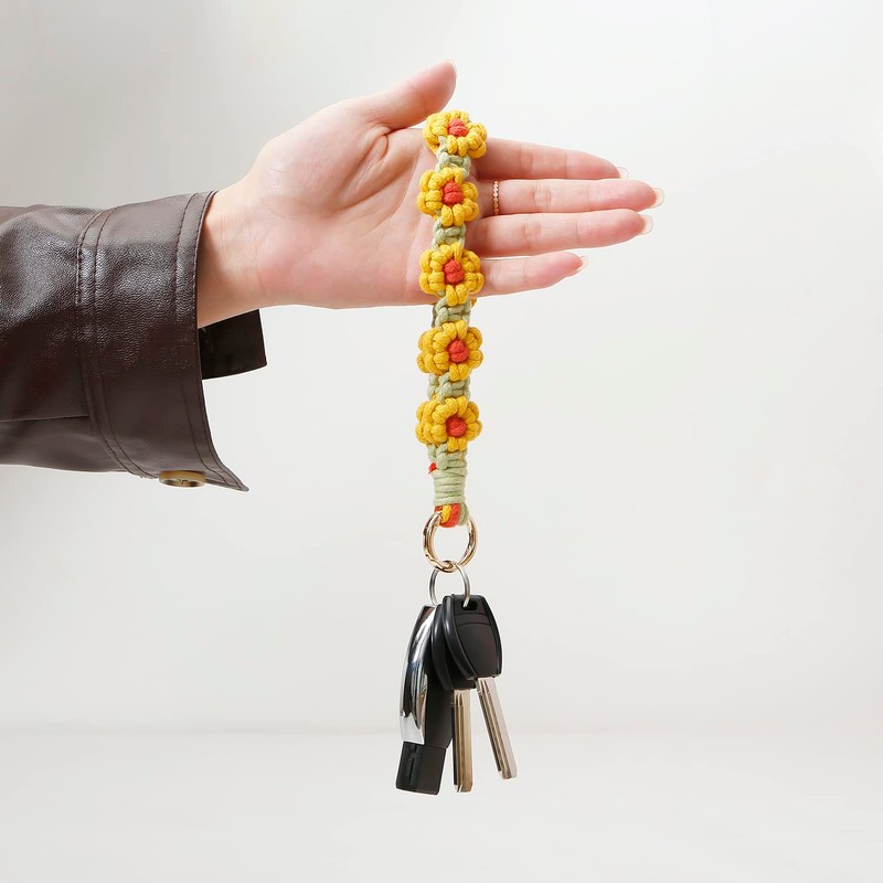 AOKSUNOVA Key Ring Macrame Key Chain Short Flowers Key Ring