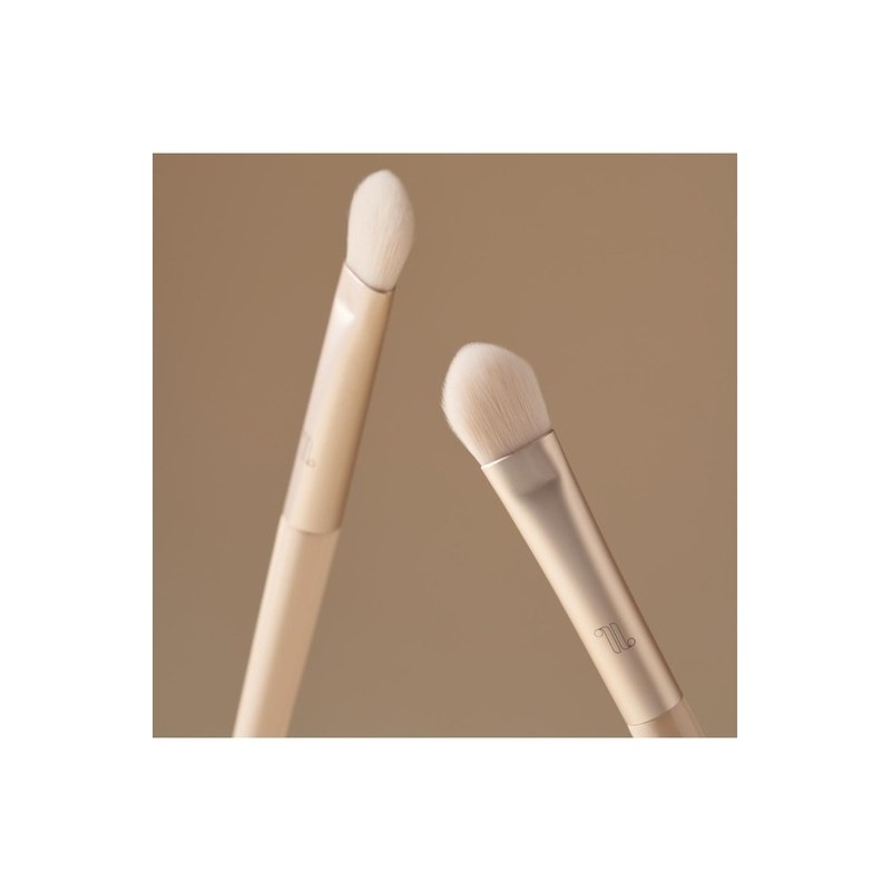 Tulip Flat Base Shadow Brush / 툴리프 플랫 베이스 섀도우