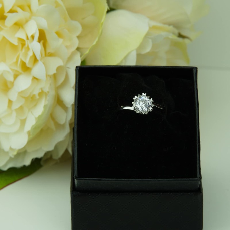 IzuBizu London Women Sterling Silver Solitaire Ring Adjustable Round Cut