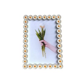 Xshelley 5x7 inch Exquisite Small Daisy Metal Photo Frame,with Glass Front Modern Decorative Floral Photo Frame,Photo Display for Tabletop Centerpiece Or hang the wall display