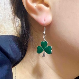 St Patricks Day Earrings for Women,Green Shamrock Clover Dangle Earrings, Lucky Four Leaf Irish Holiday Earrings for Women St. Patrick's Day Accessory for Women(silver)