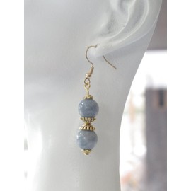 Ohrringe aus blauen Quarzperlen und goldenen tibetischen Perlen