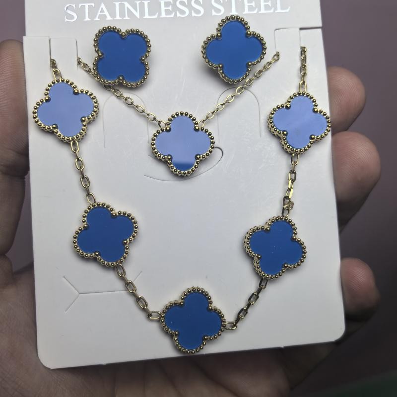 Classic Lucky Jewelry Set, Bracelet, Earrings, Necklace Three-Piece Set 18K