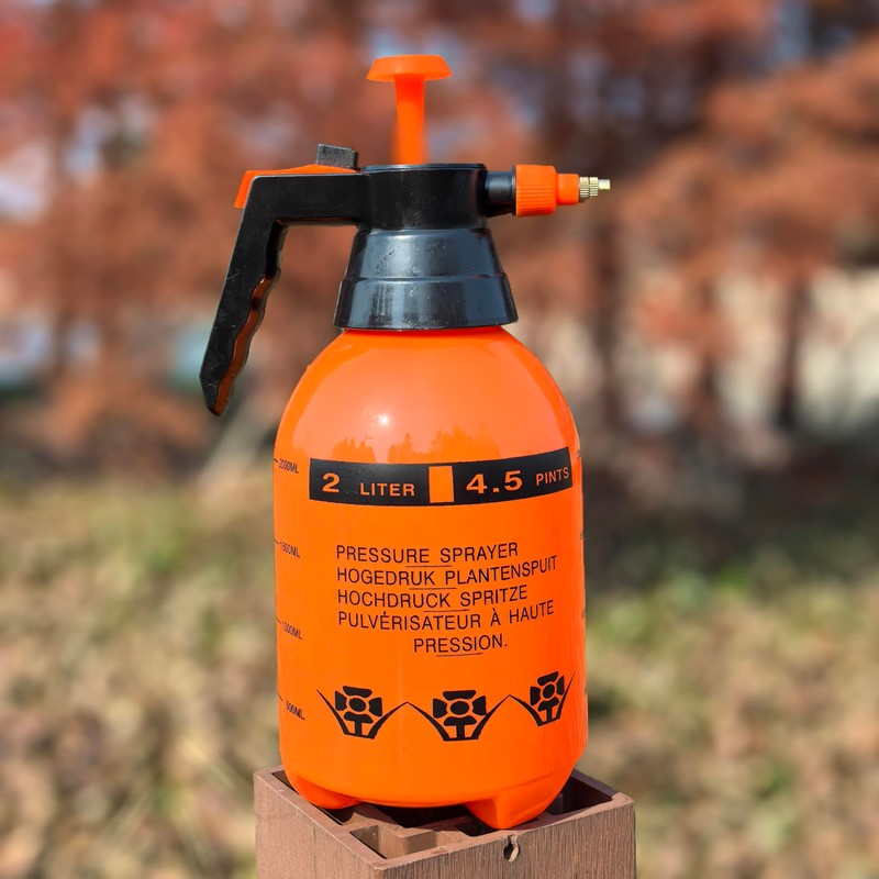 DCDRAY 2L Handheld Garden Pump Sprayer 0.5 Gallon Water Mist