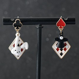Queen of Heart Earrings Asymmetric Poker Card Dangle Earrings for Women Red Heart Poker Clock Drop Earrings Unique Clock Rabbit Magic Poker Earrings Costume Accessories Jewelry (Magic hat)