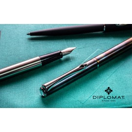 Diplomat - Traveller - Fountain Pen in Stainless Steel - Chrome - Resistant and Elegant - High End - 5 Years Warranty