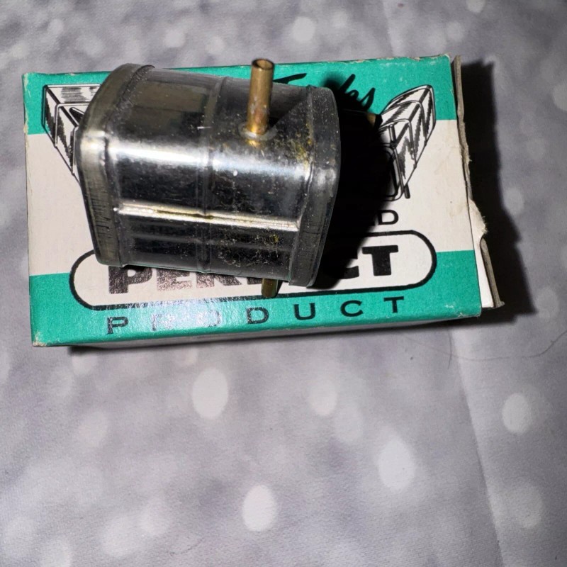 Perfect Vintage PERFECT Metal Fuel Gas Tank #18 Wedge 1/3oz
