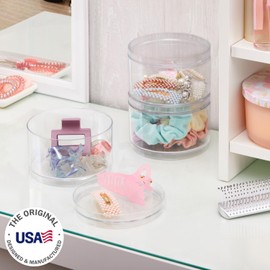 STORi Bella Contenedor de plástico transparente apilable (juego de 3) organizadores redondos de almacenamiento de cambiador con tapas para accesorios para el cabello y suministros de belleza, fabricado en Estados Unidos