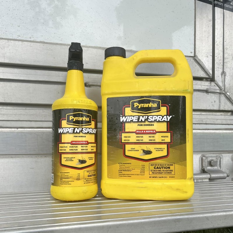 PYRANHA Wipe N' Spray for Horses - Oil-Based Long Lasting
