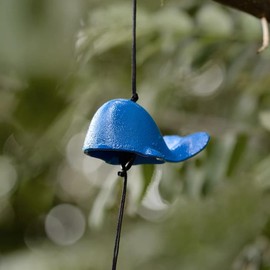 Oavand Japanese Bless Whale Small Wind Chimes Outdoor, Iwachu Cast Iron Lucky Temple Wind Bell Memorial and Sympathy Wind Chimes for Outside Good Luck for Garden, Patio, Balcony