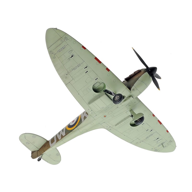 Tamiya 25211 Supermarine Spitfire Mk.I & Light Utility Car 10HP
