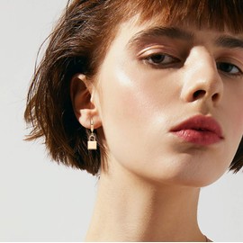 VACRONA Gold Hoop Earrings Huggie Earrings for Women 14k Gold Plated Small Huggie Hoop Earrings