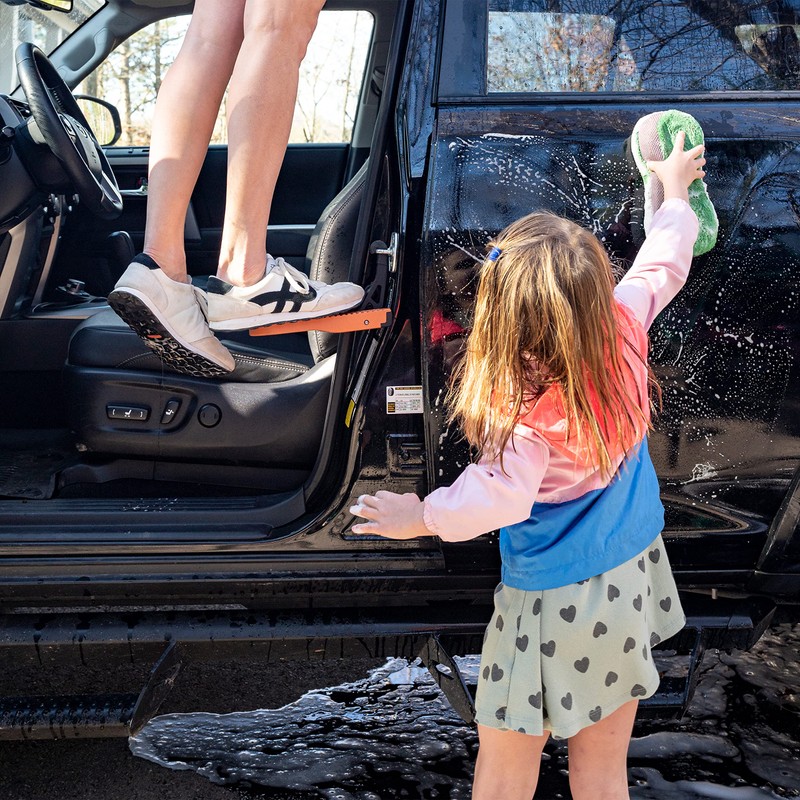 Rightline Gear Rightline Gear Moki Ascent Folding Vehicle Door Step