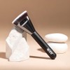 Merge The Airy Fitting Foundation Brush, Black, 1 Piece / 머지 더 에어리 피팅 파운데이션 브러쉬, 블랙, 1개