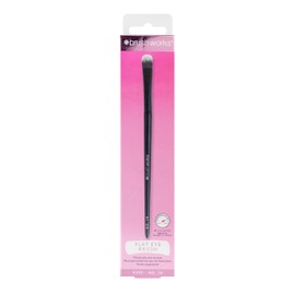 Brushworks No. 18 Flat Eye Brush