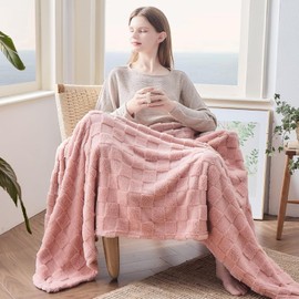 Wajade Fleece Throw Blanket, Fluffy Faux Fur Blanket for Bed Sofa Couch, Soft Cosy Warm Thick Blanket,Checkered Pink 127x178